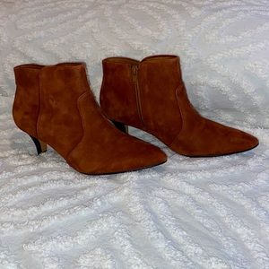 CLARKS COLLECTION Linvale Judith suede booties size 6 1/2
